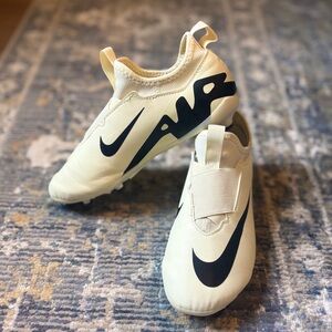 Nike Jr. Mercurial Vapor 15 Academy Soccer Cleats